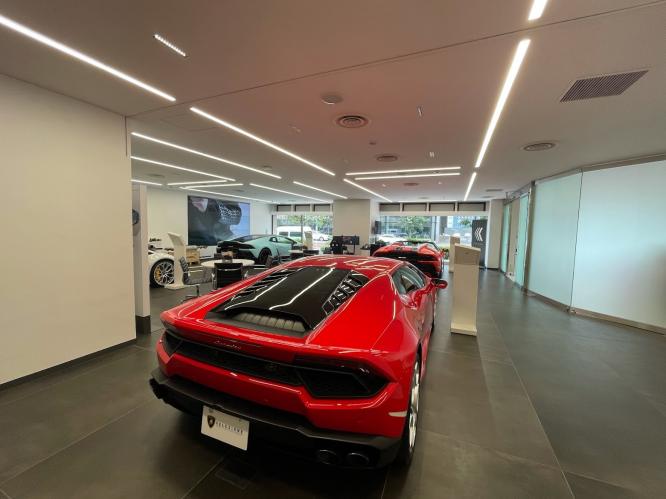 カーディーラー ショールーム コーンズ モータース 港区の受付求人 バイト 15233 美受 ビージュ