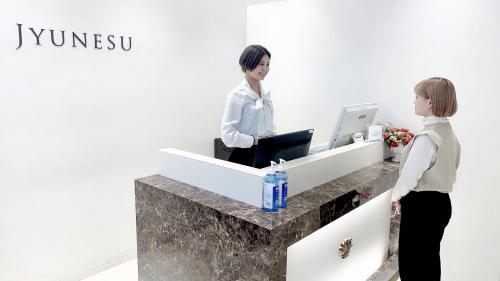 美容室 Jyunesu 渋谷区の受付求人 バイト 美受 ビージュ